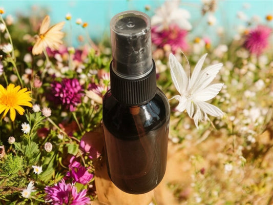 Moisturising hand sanitizing spray