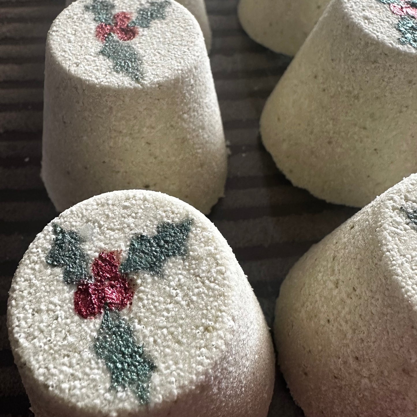 Christmas pudding bath fizzers