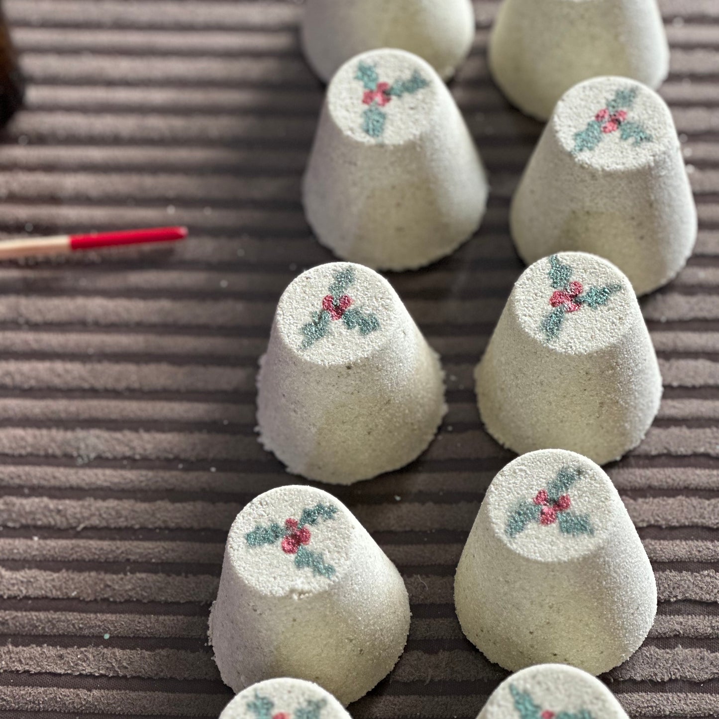 Christmas pudding bath fizzers