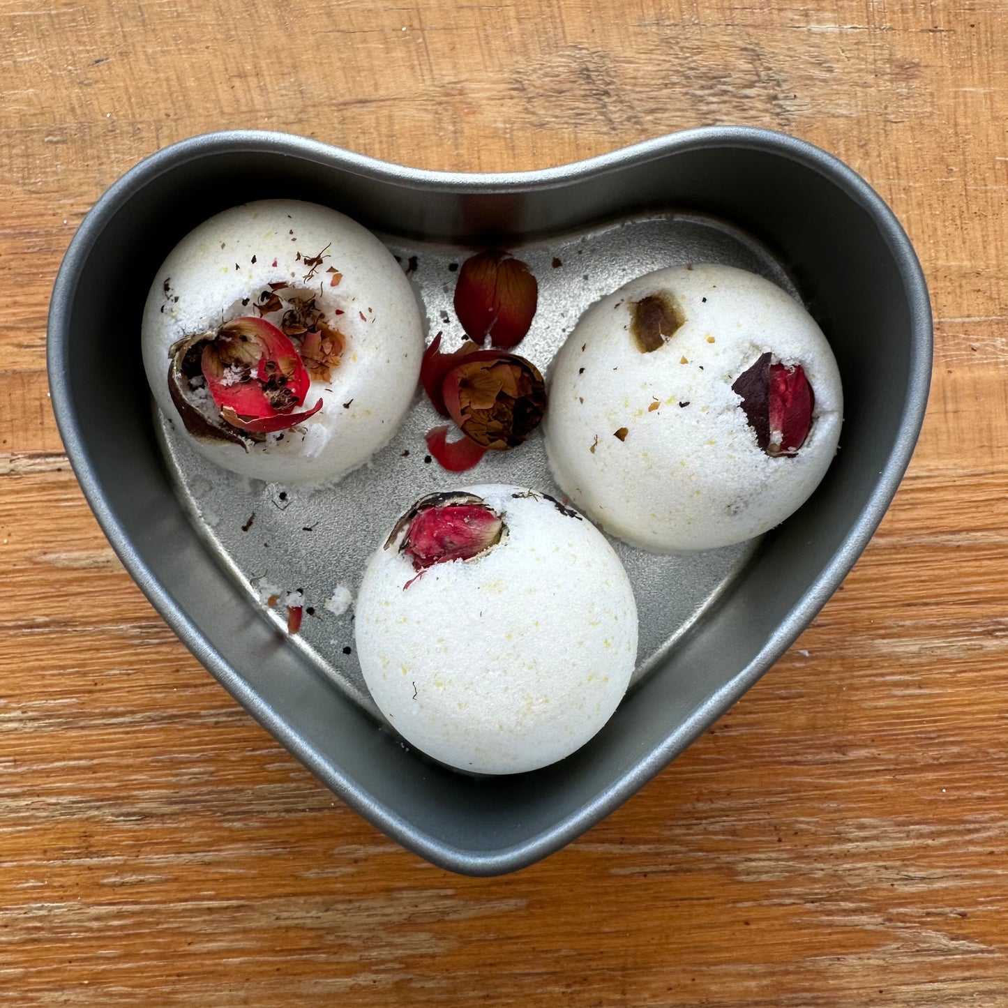 Winter rose & Pink pepper botanical steamer shots in a love heart tin