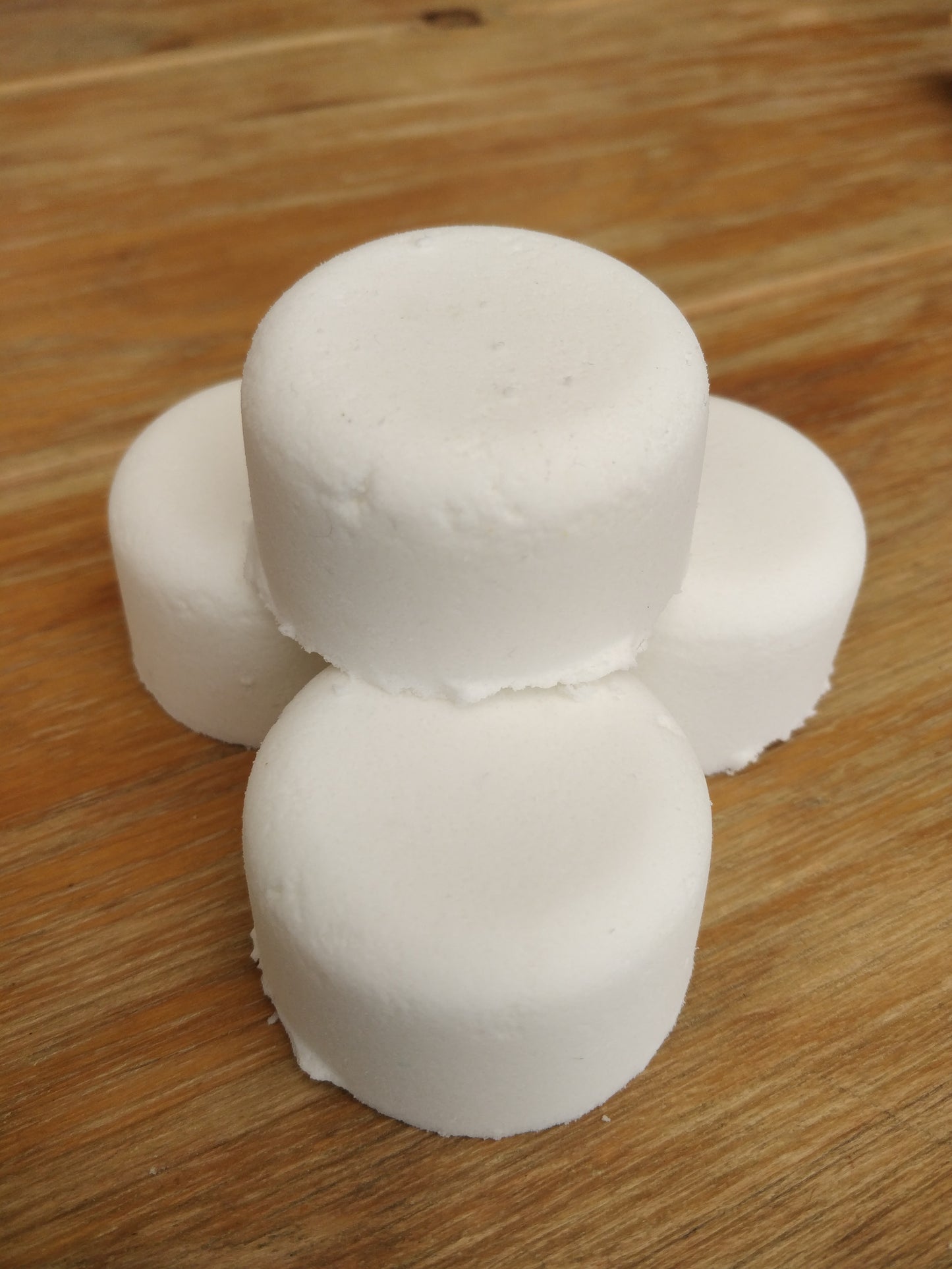 Moisturising Bath bomb fizzers x5 *New shape*