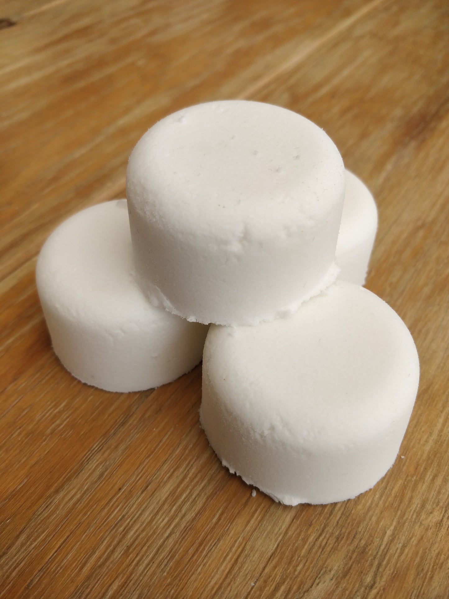 Moisturising Bath bomb fizzers x5 *New shape*