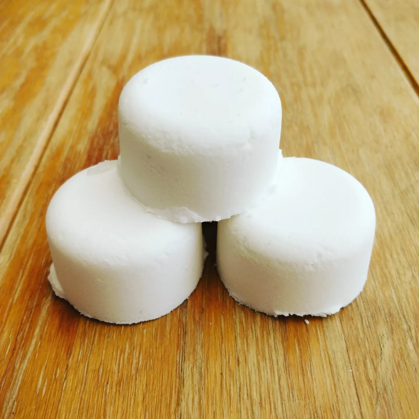 Moisturising Bath bomb fizzers x5 *New shape*