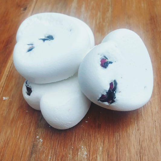 Rosy Hemp Moisturising Bath Bomb hearts